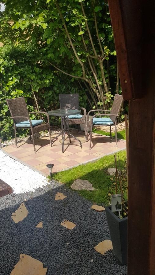 Joy Guesthouse Siofok Bagian luar foto