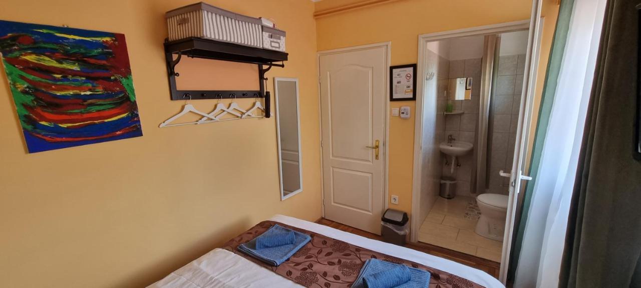 Joy Guesthouse Siofok Bagian luar foto