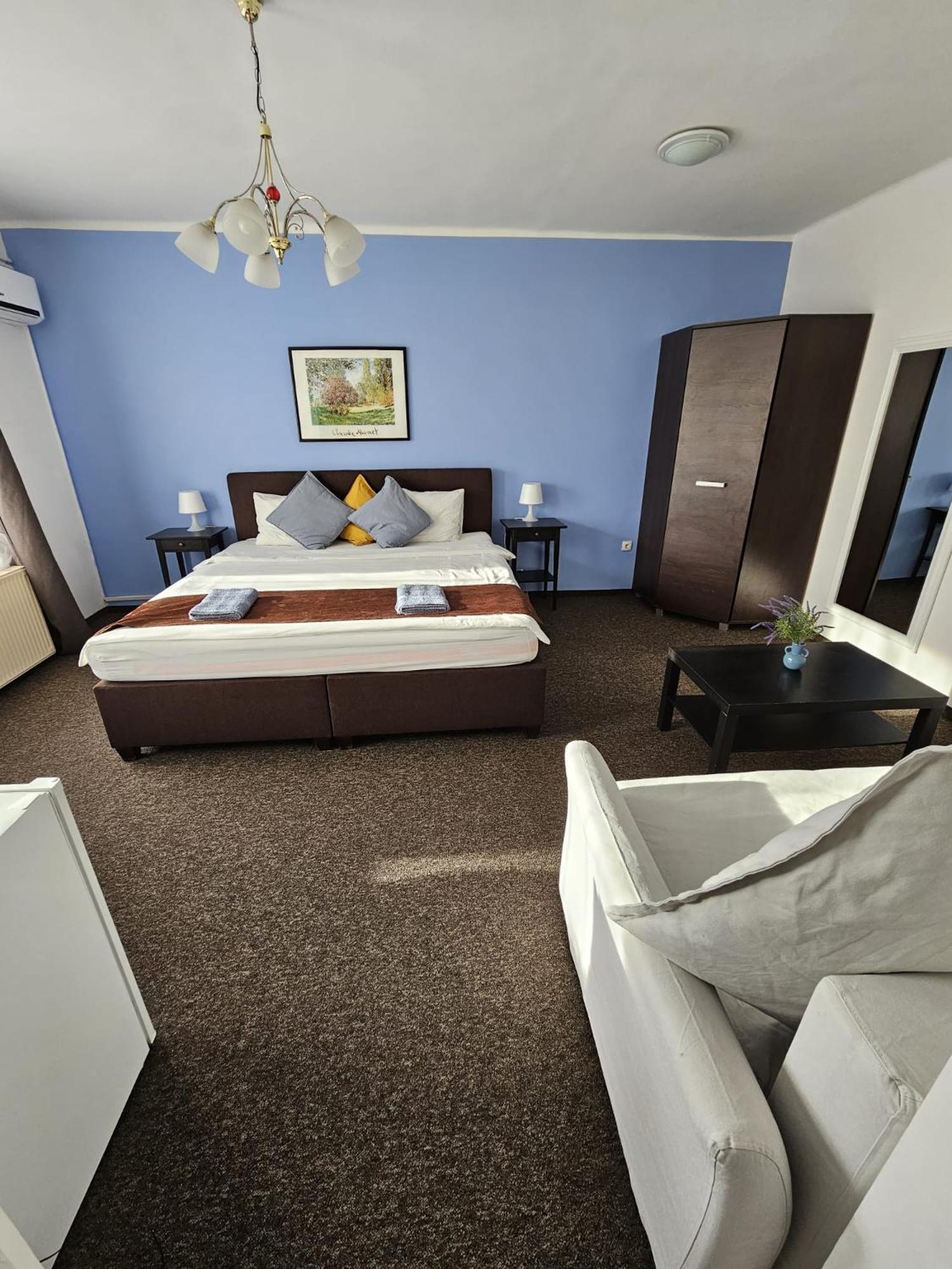 Joy Guesthouse Siofok Bagian luar foto