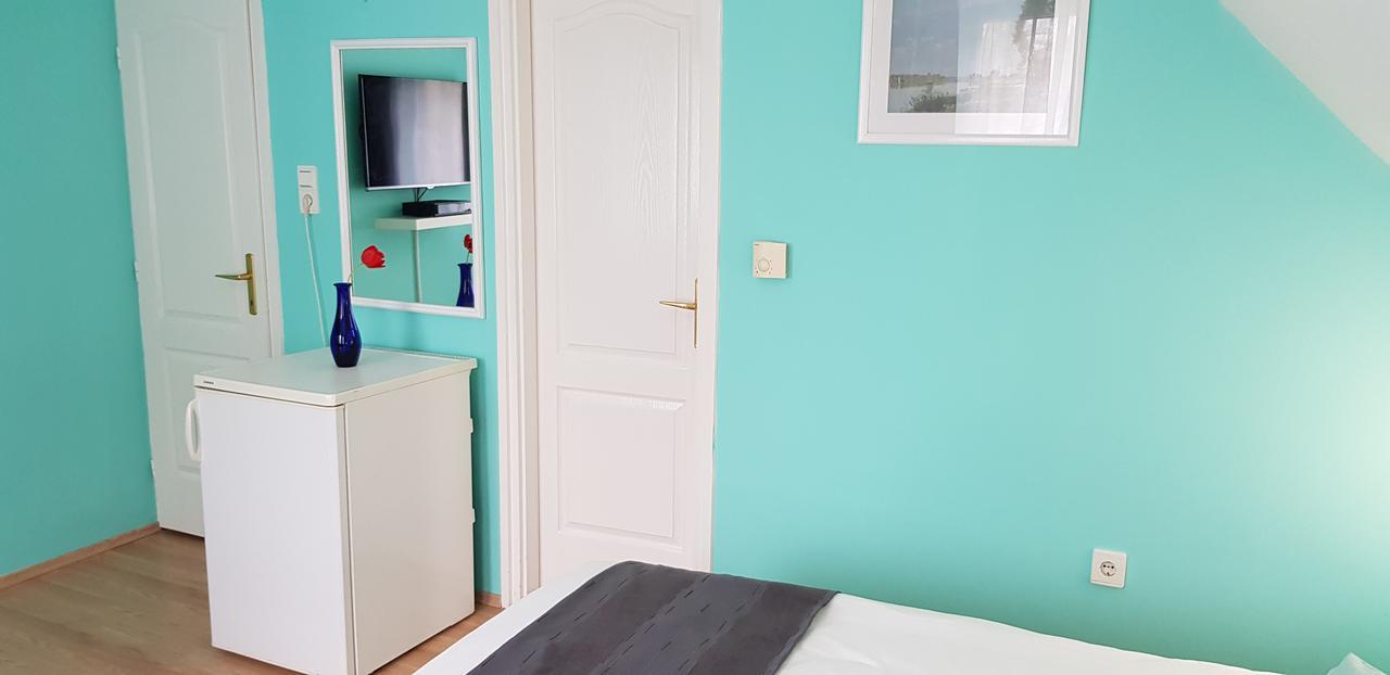 Joy Guesthouse Siofok Bagian luar foto